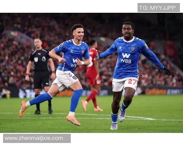 意甲激战：利物浦6-2大胜AC米兰乌龙球引发争议与全场沸腾