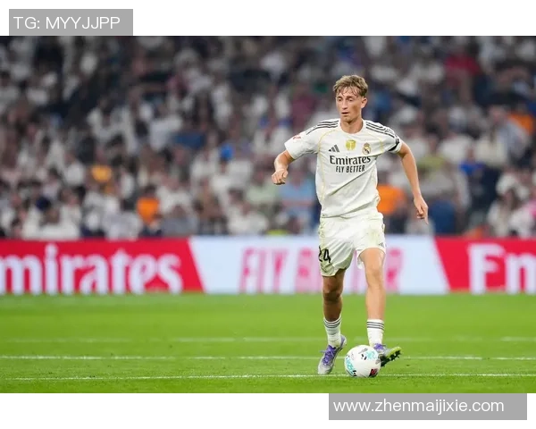 德甲激战AC米兰3-0战胜皇马乌龙球引发争议判罚全场沸腾 德甲激战AC米兰3-0战胜皇马乌龙球引发争议判罚全场沸腾